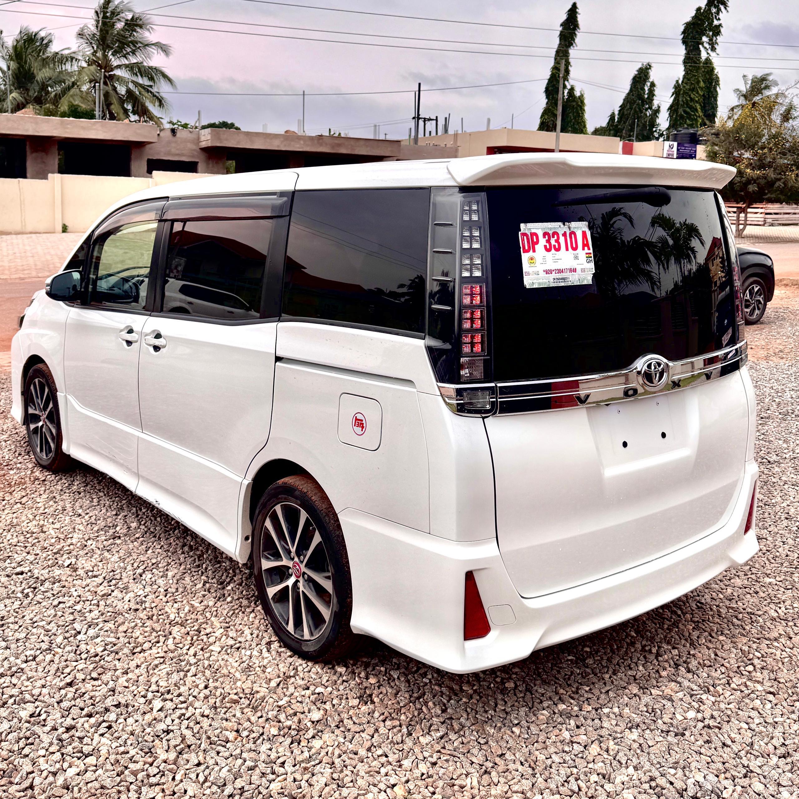 Toyota Voxy2014 Model