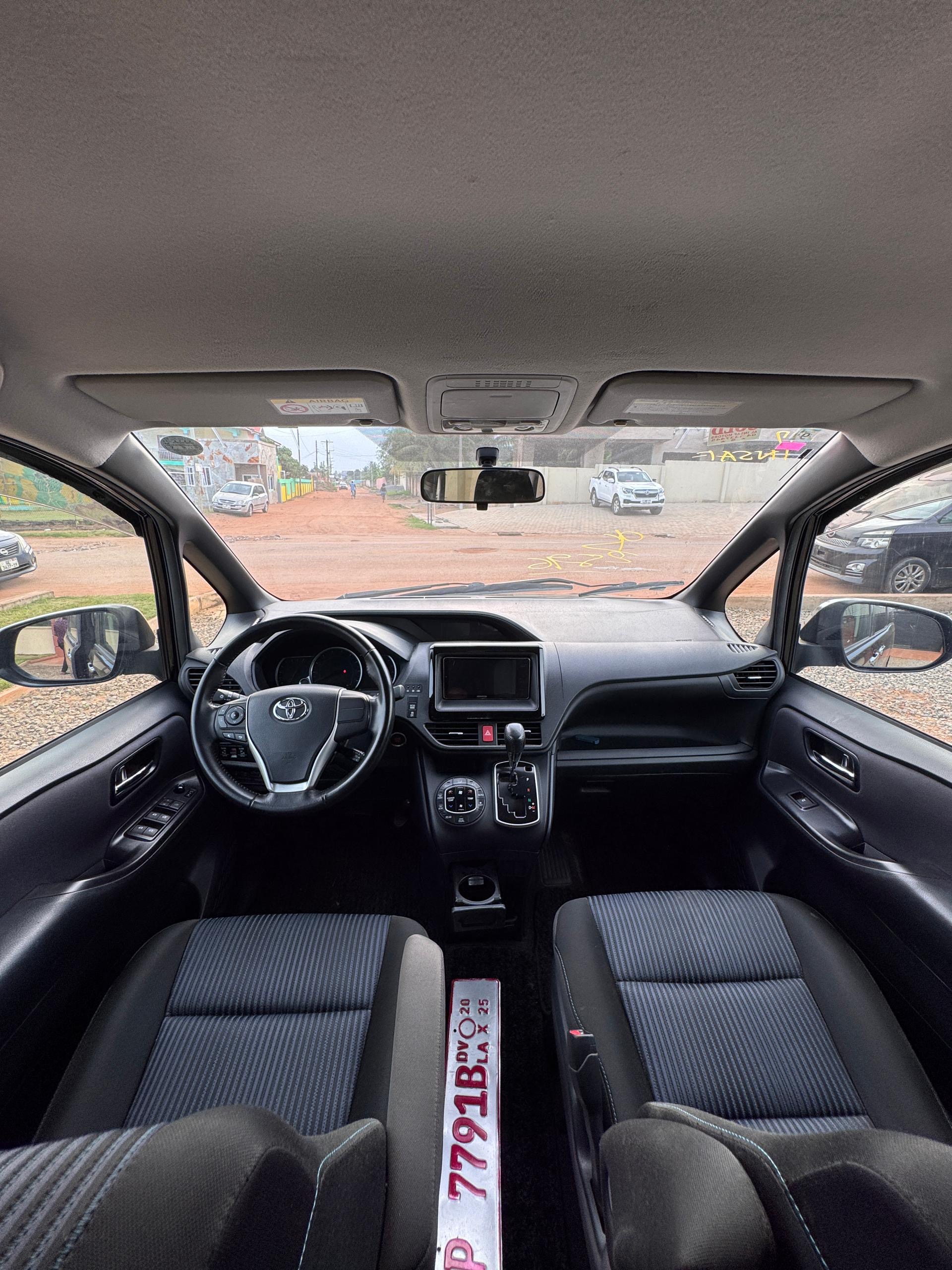 Toyota Voxy2015 Model