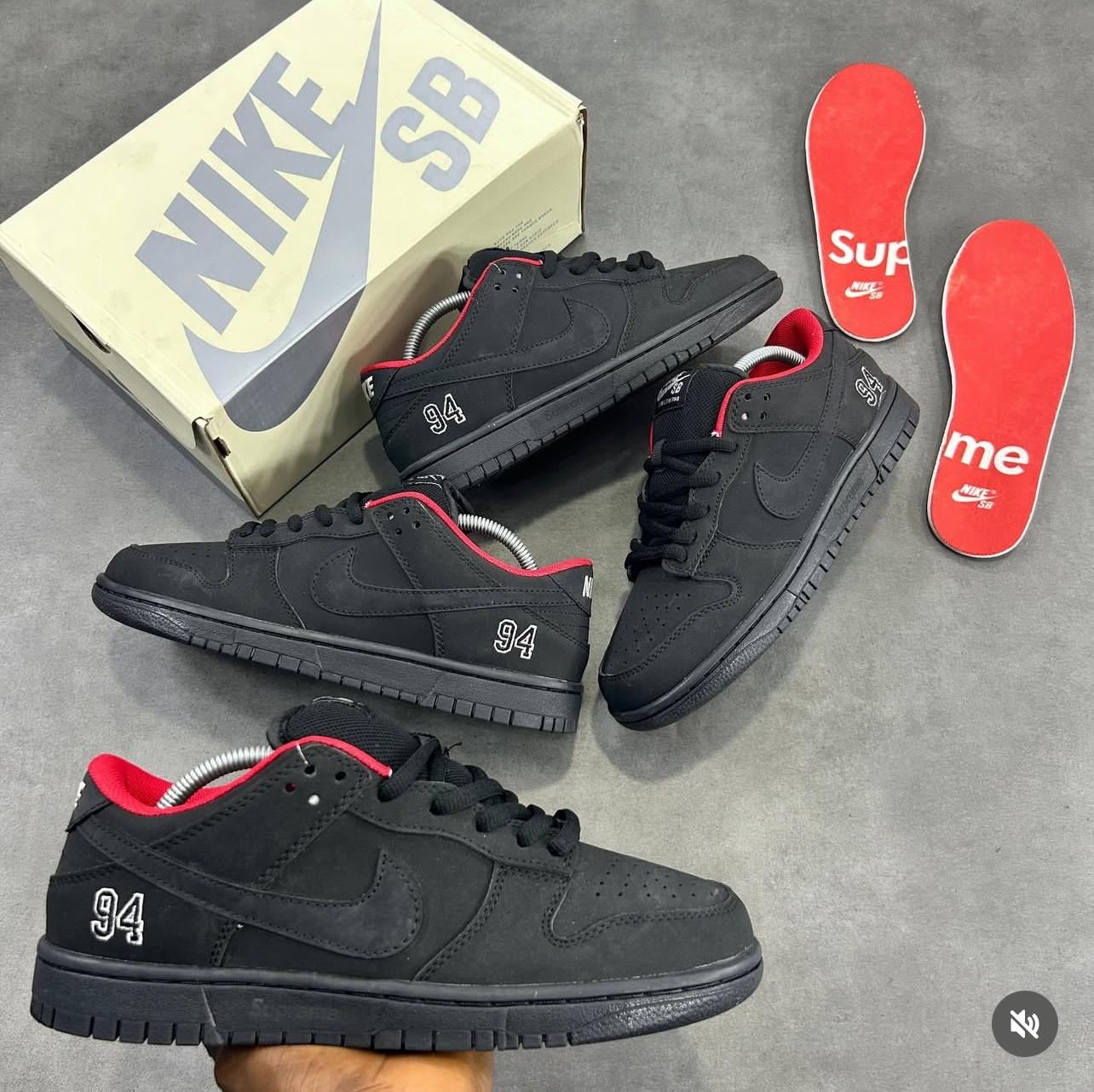 Supreme x Nike SB Dunk Low Black
