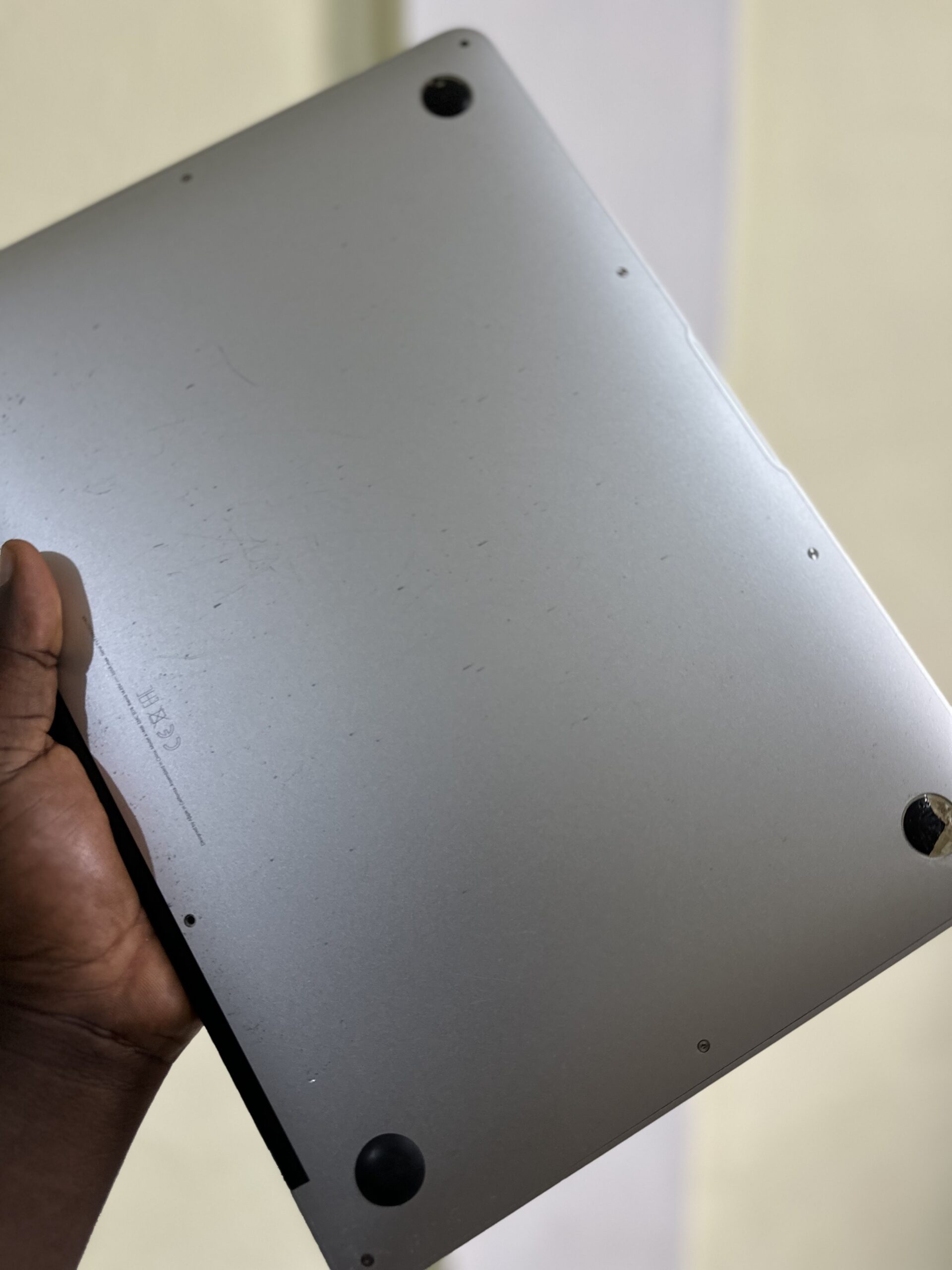MacBook Air 2017 Available and Selling