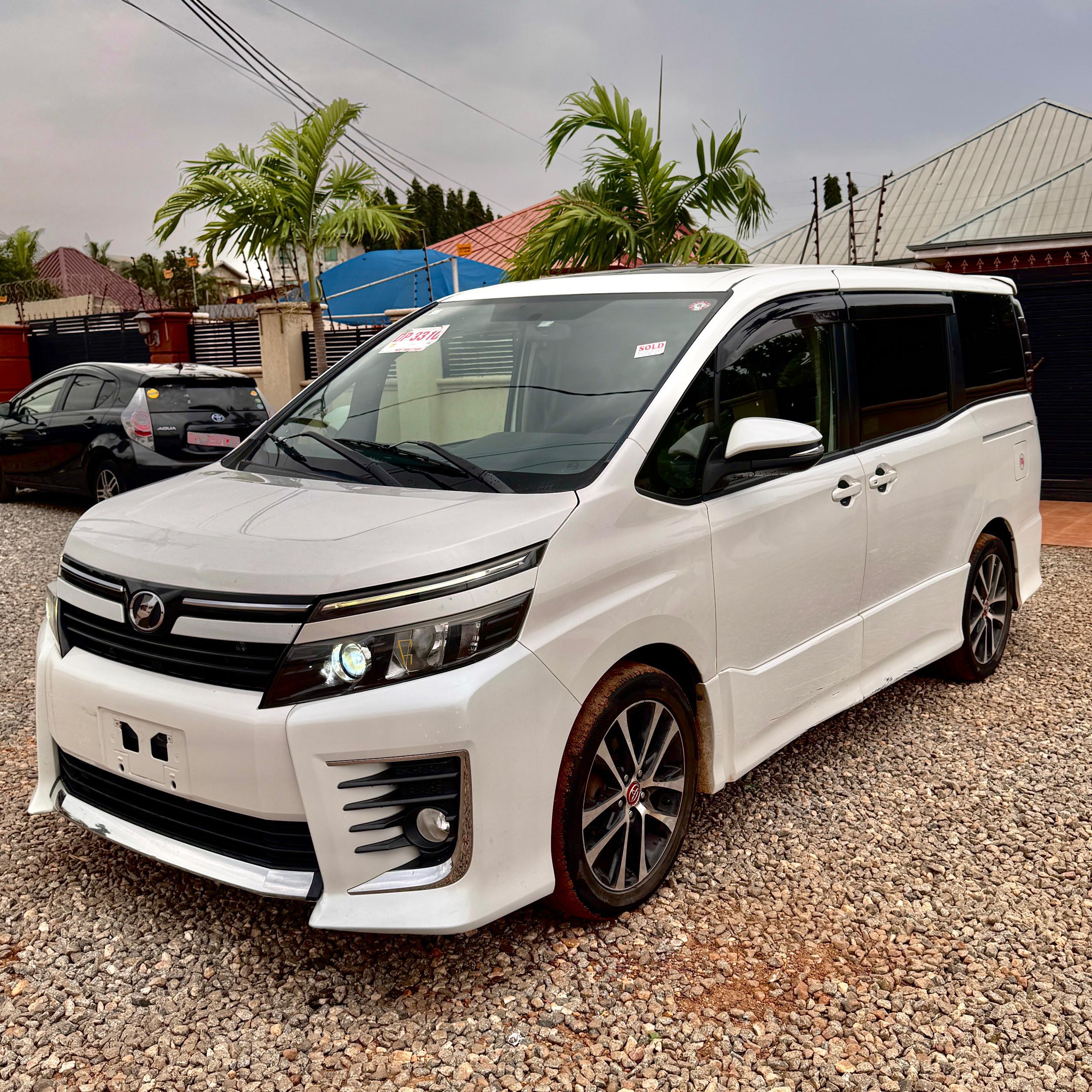 Toyota Voxy2014 Model